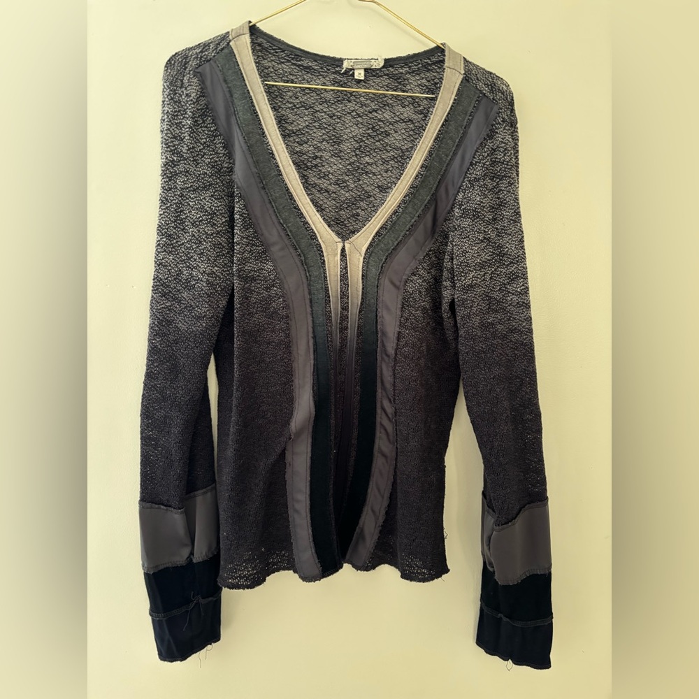 Gimmicks BKE Black and Gray V-Neck Edgy Style Long Sleeve
